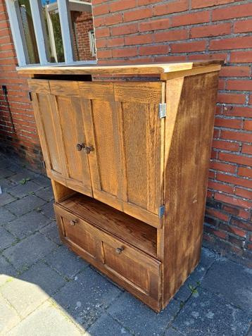 Gebruikte TV-kast beschikbaar voor biedingen