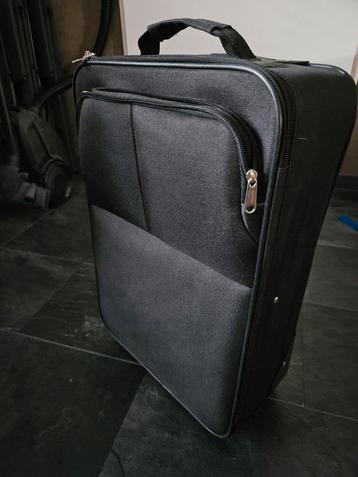 Reiskoffer zwart stof circa 50 x 36 x 15 beschikbaar voor biedingen