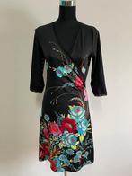 J295 - Zwarte King Louie jurk met bloemen print maat S (1), Maat 38/40 (M), Zwart, Ophalen of Verzenden, Zo goed als nieuw
