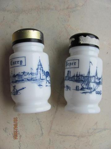NIEUWSTAAT 2x OPALINE delftsblauw KRUIDENPOTJES jaren 60 70 beschikbaar voor biedingen