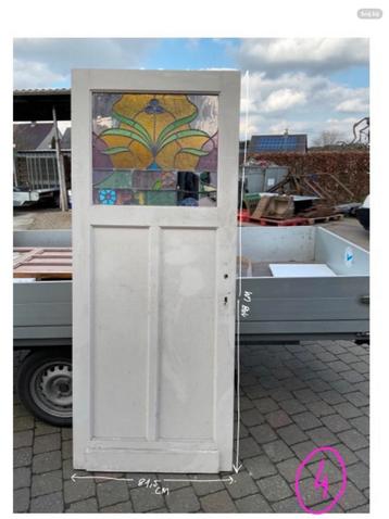 Glas en lood deur  rechts onderaan 2 stuks  beschikbaar voor biedingen