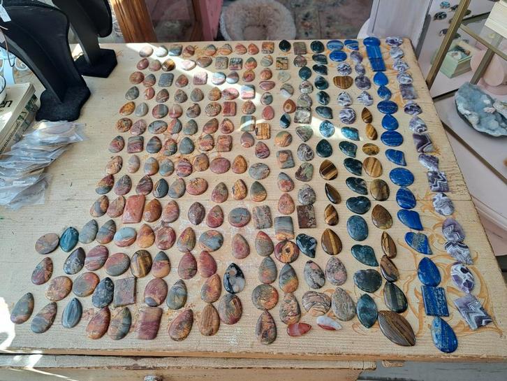 Grote Partij AAA sieraden edelstenen 250 stuks, Verzamelen, Mineralen en Fossielen, Ophalen