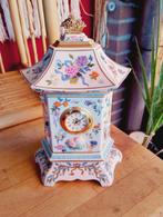 Porseleinen Chinese schouw klok in een pagode vorm, Antiek en Kunst, Antiek | Klokken, Ophalen of Verzenden