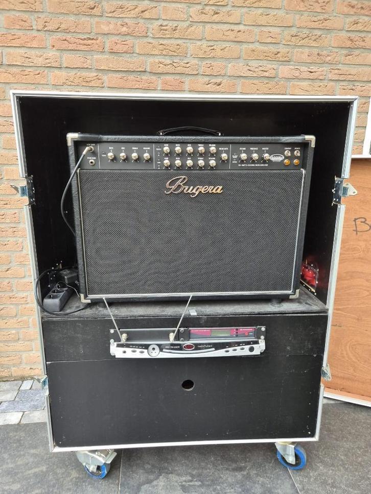 Complete PODIUMKLARE Gitaarset (plug & play flightcase), Muziek en Instrumenten, Versterkers | Bas en Gitaar, Gebruikt, Gitaar