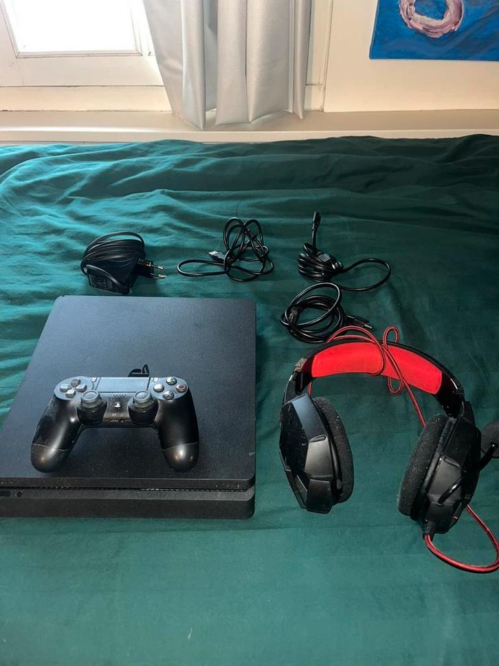PS4 Slim 500GBset + controller + headset + Samsung curved 24, Spelcomputers en Games, Spelcomputers | Sony PlayStation 4, Zo goed als nieuw