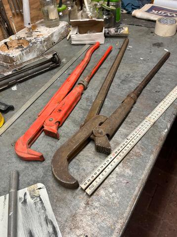 Grote tangen beschikbaar voor biedingen