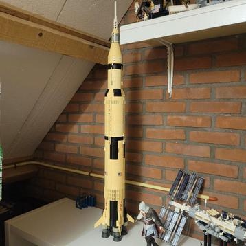 LEGO Saturn V Raket 92196 - Ruimtevaart beschikbaar voor biedingen