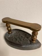 Strijkbout. Antiek. Lengte 19 cm. Gaaf. Bronzen handvat., Verzenden