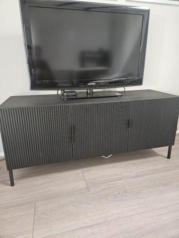 Tv-meubel 200,- euro beschikbaar voor biedingen
