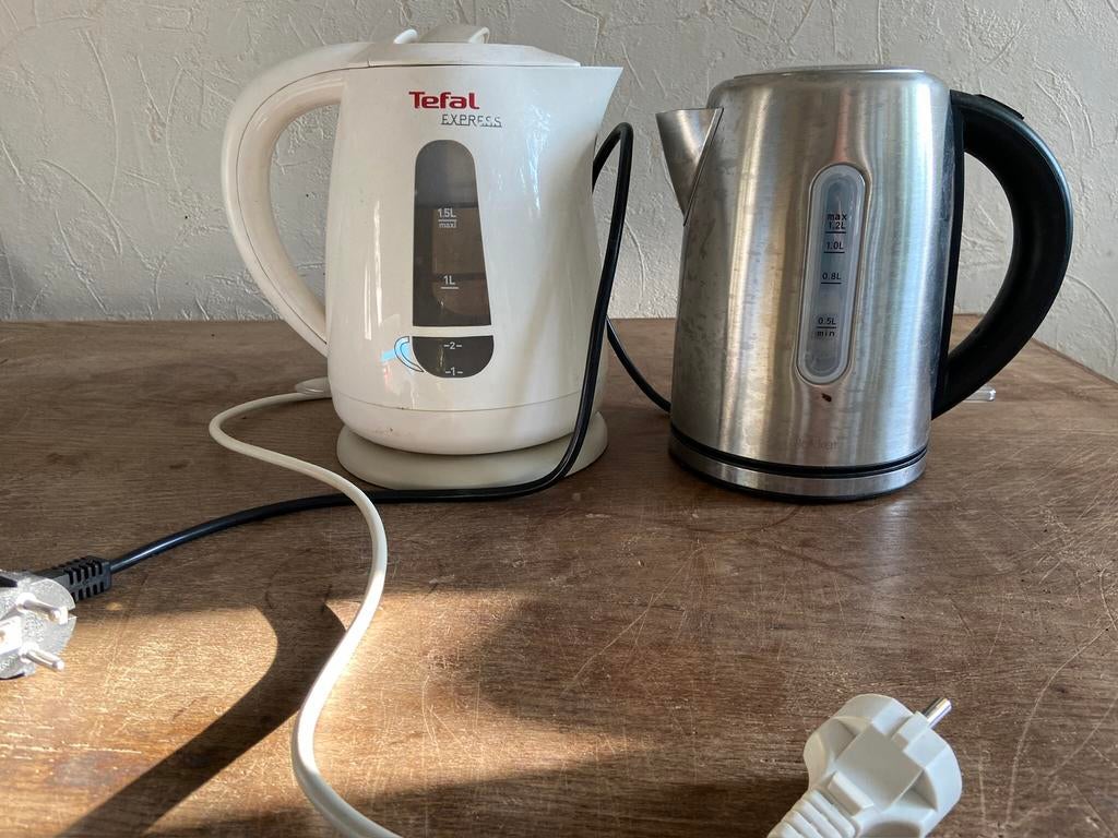 2 goedwerkende waterkokers tefal en blokker, Witgoed en Apparatuur, Waterkokers, Ophalen of Verzenden, Zo goed als nieuw, Rvs