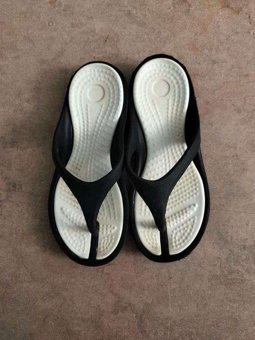 Trendy teenslippers maat 39, Kleding | Dames, Schoenen, Zo goed als nieuw, Slippers, Zwart, Ophalen of Verzenden