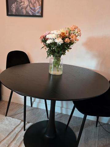 Zwarte ronde houten tafel ZGAN doorsnee 1 meter beschikbaar voor biedingen