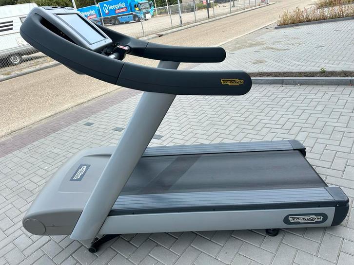 Technogym Run 700 Loopband - Goed Werkend, Sport en Fitness, Fitnessmaterialen, Gebruikt, Benen, Ophalen of Verzenden