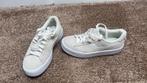 Sneakers beige suède met witte zool Puma, Puma, Beige, Ophalen of Verzenden, Sneakers of Gympen
