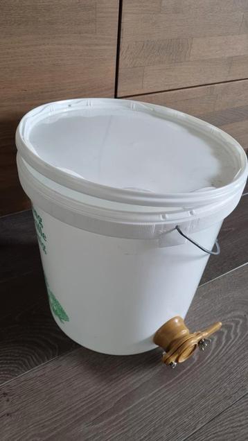Tapvat afvulvat honingemmer voor imker met snijkraan te koop
