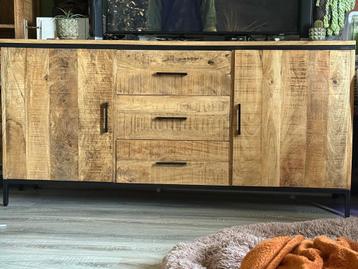 Dressoir Trevor mangohout 165x45x80 in nieuwstaat beschikbaar voor biedingen