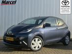 Toyota Aygo 1.0 VVT-i X-Play Navigatie NL Auto Dealer Onderh, Auto's, Voorwielaandrijving, 12 maanden, Gebruikt, Euro 6