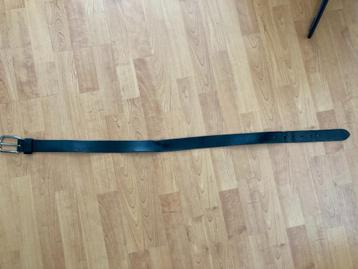 Zwarte leren riem 95 cm beschikbaar voor biedingen
