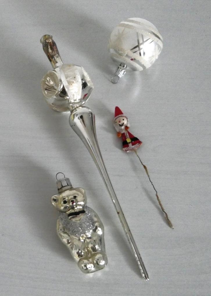 Antieke kerstboompiek, kerstbal, kerstman-steker en beertje, Diversen, Kerst, Gebruikt, Ophalen of Verzenden