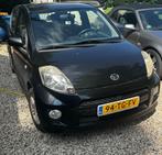 Daihatsu Sirion 1.3 2006 Zwart - Dakraam - Apple carplay, Voorwielaandrijving, Stof, 4 cilinders, Zwart