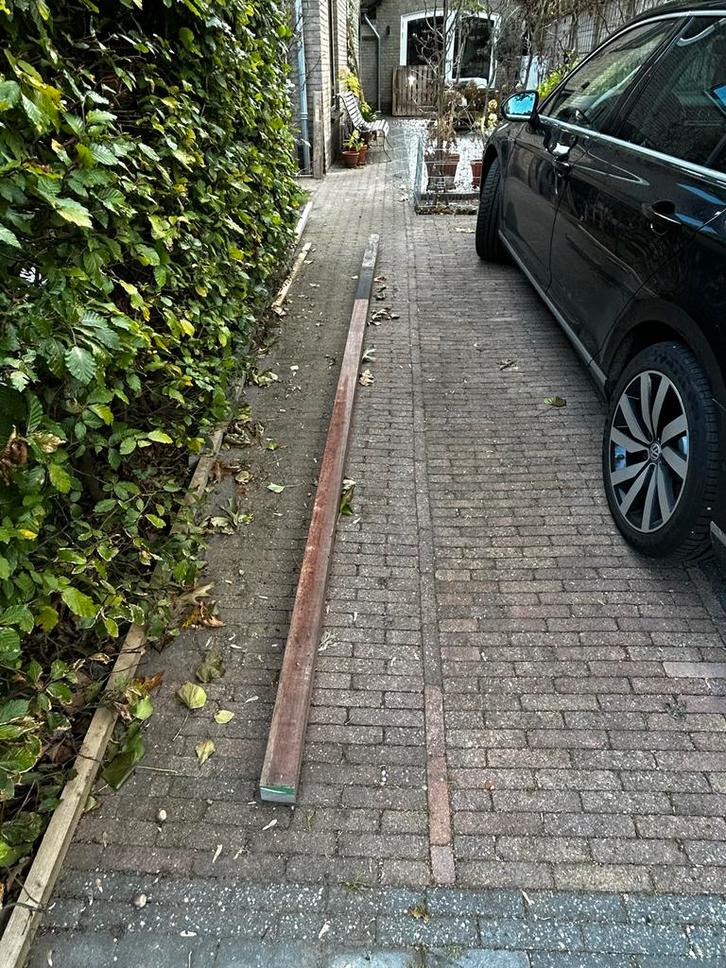 Hardhouten Paal - 4 Meter, Doe-het-zelf en Verbouw, Hout en Planken, Gebruikt, Balk, Overige houtsoorten, 300 cm of meer, 50 mm of meer