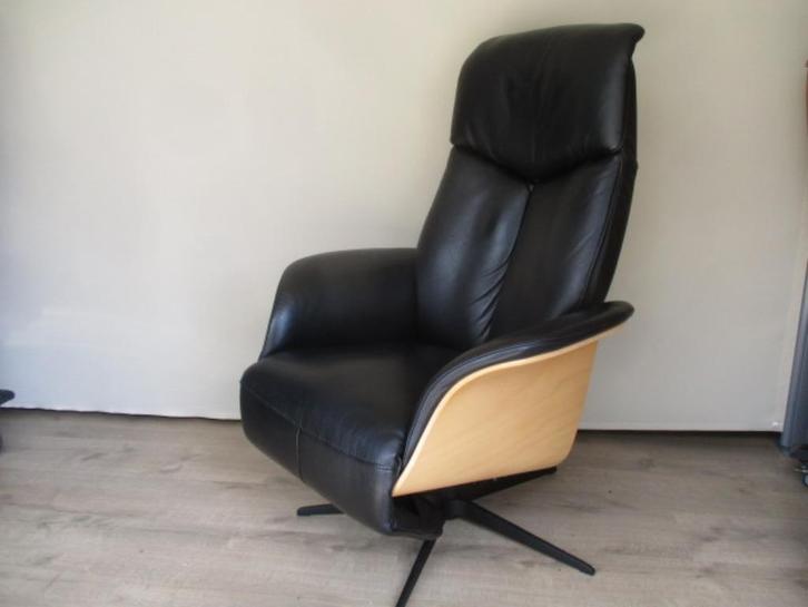 NIEUWSTAAT Hjort Knudsen relaxfauteuil zwart leer elektr. v., Huis en Inrichting, Fauteuils, Zo goed als nieuw, Hout, Leer, Metaal