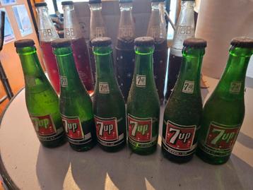 Vintage 7up & Tab Flessen Collectie beschikbaar voor biedingen