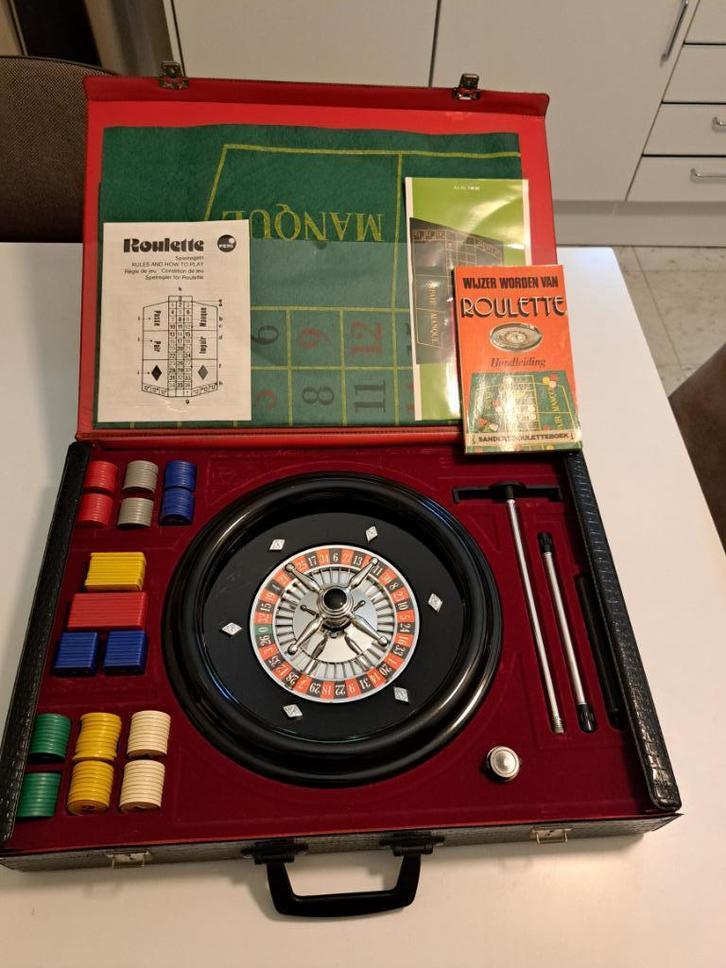 Roulettespel in koffer, compleet met fiches en kleed, Hobby en Vrije tijd, Gezelschapsspellen | Bordspellen, Zo goed als nieuw
