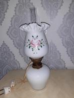 olielamp brocant,40 cm hoog,is elektrisch gemaakt,opaline, Antiek en Kunst, Antiek | Lampen, Ophalen