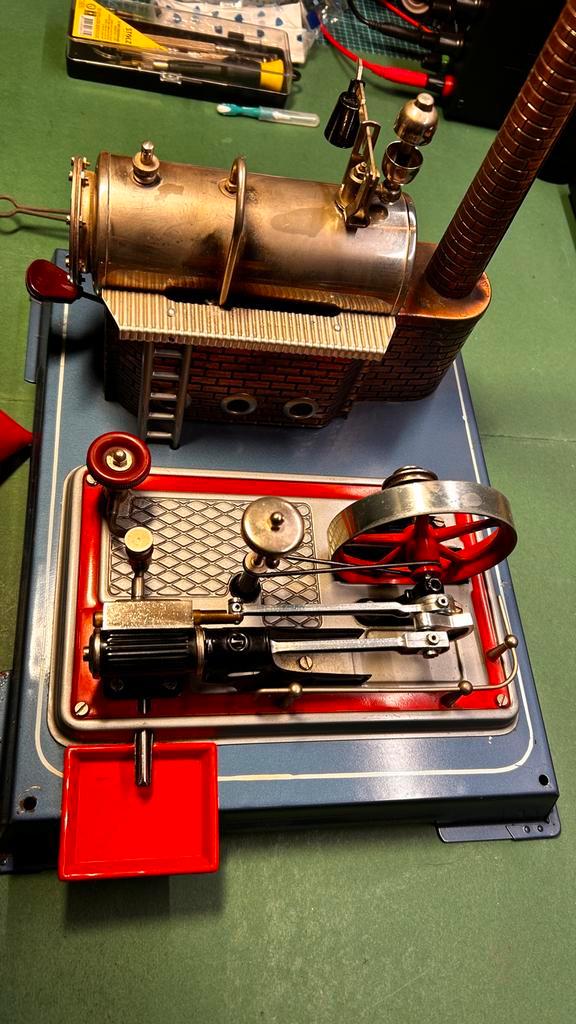 Wilesco Stoommachine D16 - Klassieker! OVP, Hobby en Vrije tijd, Modelbouw | Auto's en Voertuigen, Gebruikt, Overige typen, Groter dan 1:32