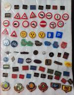 Speldjes zwarte map met honderden speldjes, Verzamelen, Speldjes, Pins en Buttons, Ophalen of Verzenden, Zo goed als nieuw, Overige onderwerpen