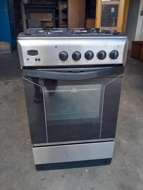 Indesit gasfornuis 50 cm., Witgoed en Apparatuur, Fornuizen, Zo goed als nieuw, Vrijstaand, Elektrisch, 4 kookzones, 85 tot 90 cm
