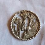 Intrigerend medaille uitgesneden man paard zilverkleur, Antiek en Kunst, Ophalen of Verzenden