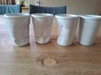 BIJZONDERE WITTE BEKERS.  NIEUW. 4 BEKERS., Nieuw, Ophalen of Verzenden, Overige stijlen, Kop(pen) en/of Schotel(s)