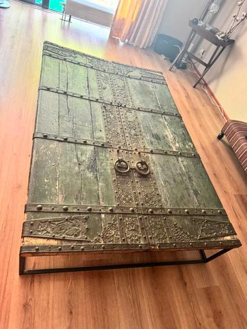 Antieke Deuren salontafel beschikbaar voor biedingen