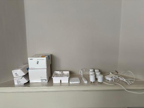 Tado Set - Slimme Thermostaat Knoppen, V3+ Bridge, Draadloze, Doe-het-zelf en Verbouw, Thermostaten, Gebruikt, Slimme thermostaat