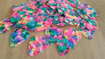 GRATIS VERZENDING!! 100 celluloid plectrums Multi color beschikbaar voor biedingen