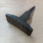 OLD SMALL PORTABLE ANVIL AAMBEELD 300 GR. UNCOMMON SHAPE, Verzenden