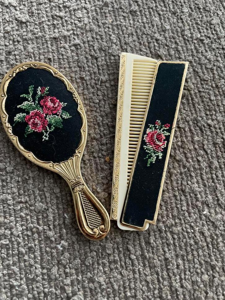 Petit point  Handspiegeltje  met Kam - Roze Rozen, Antiek en Kunst, Antiek | Woonaccessoires, Ophalen of Verzenden