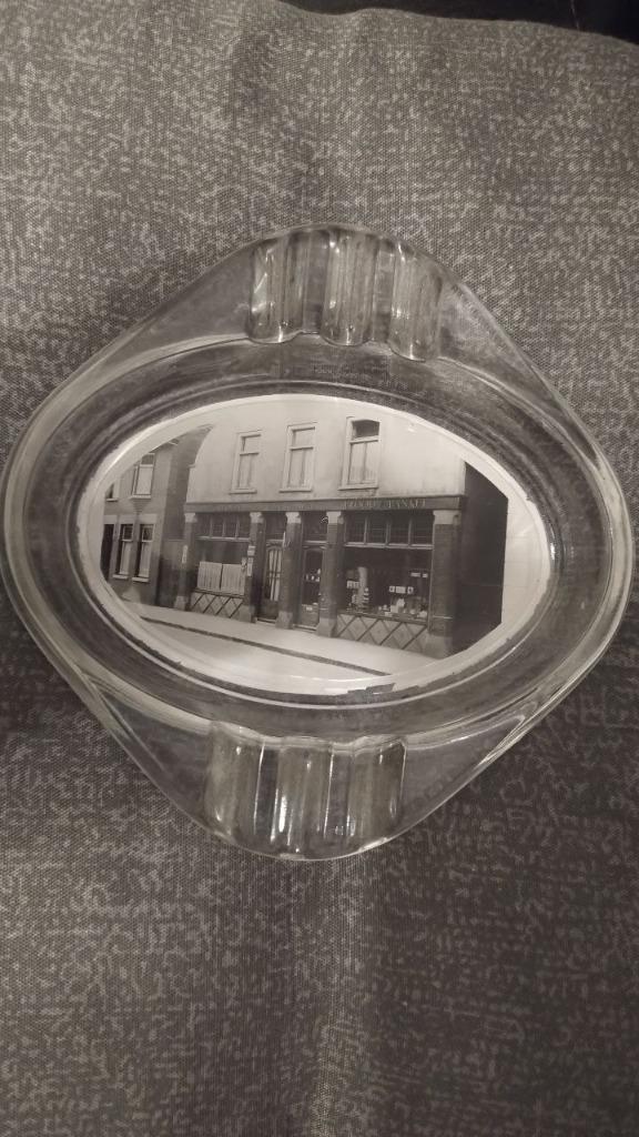 Vintage glazen asbak met originele foto van oude lunchroom, Huis en Inrichting, Woonaccessoires | Overige, Zo goed als nieuw, Ophalen of Verzenden