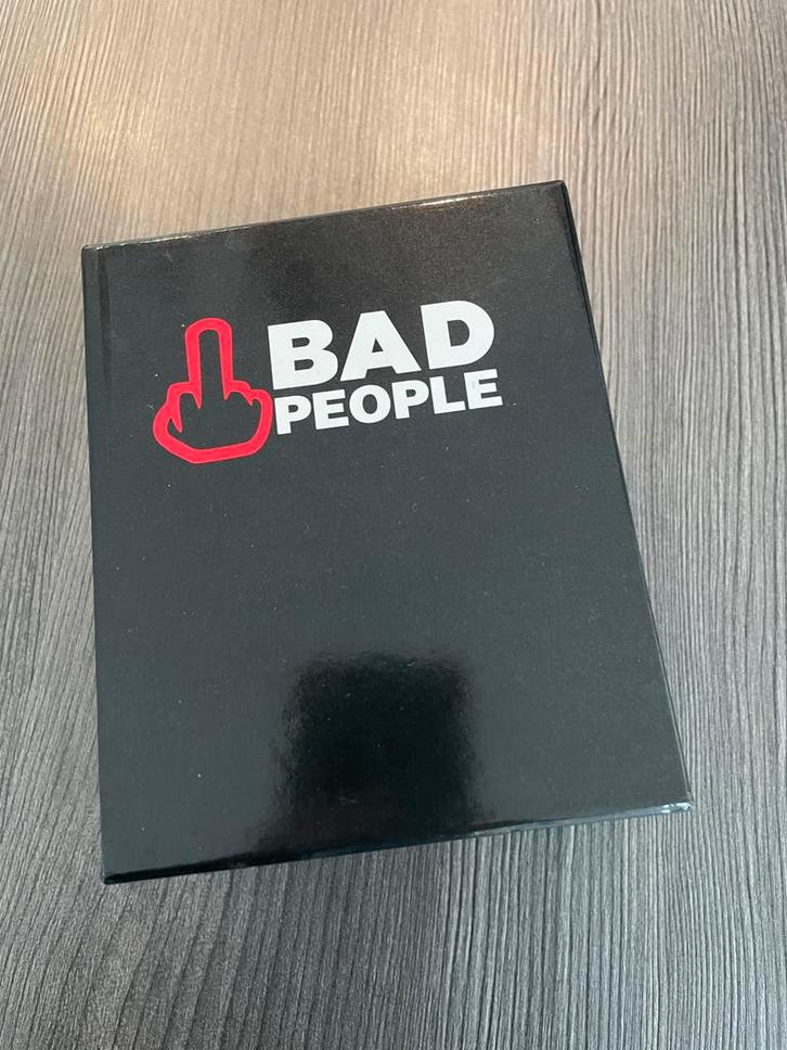 Bad People, partyspel, gezelschapsspel, Hobby en Vrije tijd, Gezelschapsspellen | Kaartspellen, Zo goed als nieuw, Ophalen of Verzenden