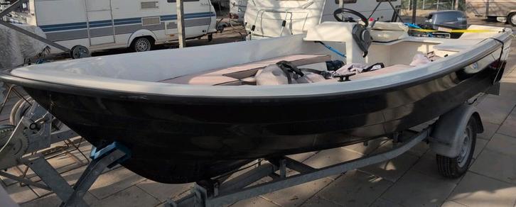 Polyester boot incl trailer 8pk, Watersport en Boten, Sloepen, Zo goed als nieuw, Tot 10 pk, 3 tot 6 meter, Buitenboordmotor, Benzine