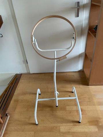 Borduurstandaard met ring beschikbaar voor biedingen