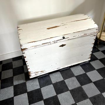 Dekenkist beschikbaar voor biedingen