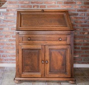 Secretaire beschikbaar voor biedingen