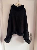 Zwarte poncho met bont kraag, Kleding | Dames, Ophalen of Verzenden, Zo goed als nieuw, Zwart