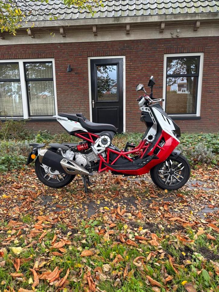 Italjet Dragster 2024 4K KM Z.G.A.N moet weg!, Fietsen en Brommers, Scooters | Piaggio, Zo goed als nieuw, Benzine, Ophalen