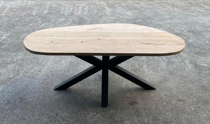 Eiken eettafels - organisch - kiezel vorm, Huis en Inrichting, Tafels | Eettafels, Zo goed als nieuw, 200 cm of meer, Vijf personen of meer