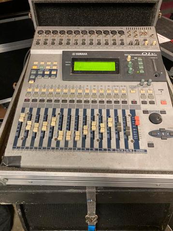 Yamaha -O1V mengtafel beschikbaar voor biedingen