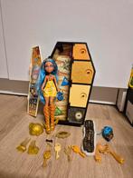Monster high Cleo pop met kist en accessoires, Ophalen of Verzenden